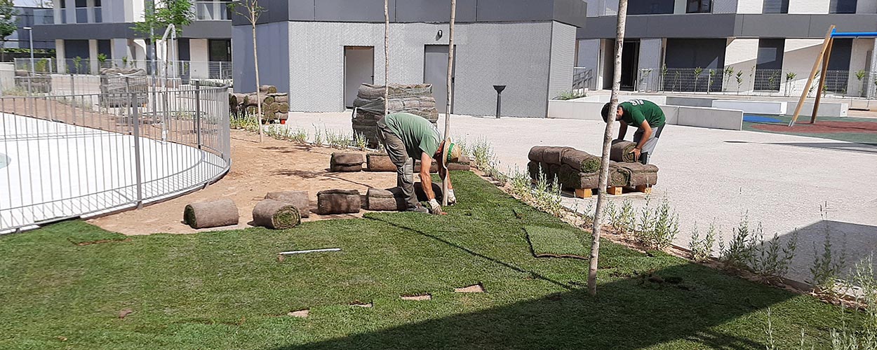 Instalación profesional de césped artificial